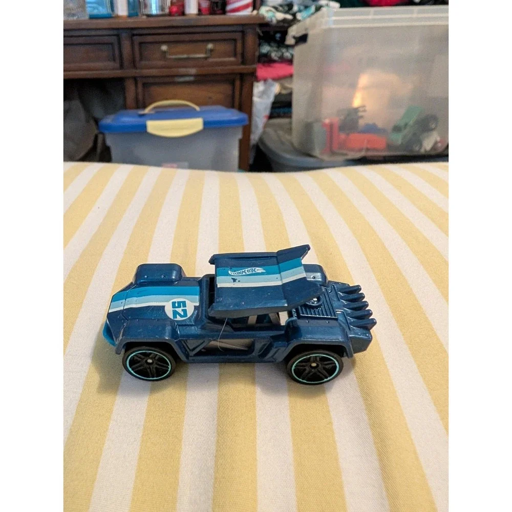 2015 Hot Wheels 100/250 Off Road Test Facility Blue Bull Whip 1:64 Loose